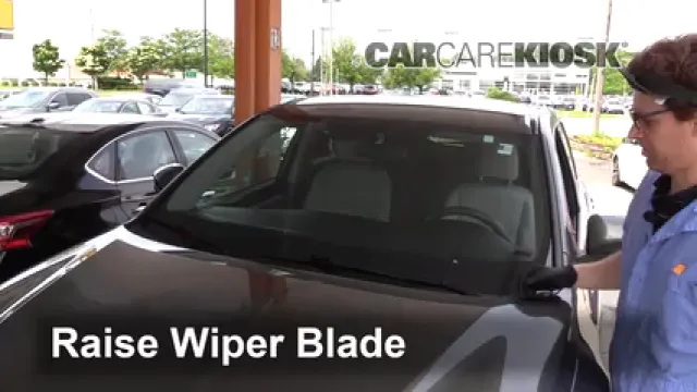 2015 Toyota Highlander LE 2.7L 4 Cyl. Balais essuie-glace avant Changer les balais des essuie-glace